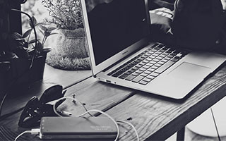 日本国脚佐野海舟结婚，其妻子木下樱是一名模特