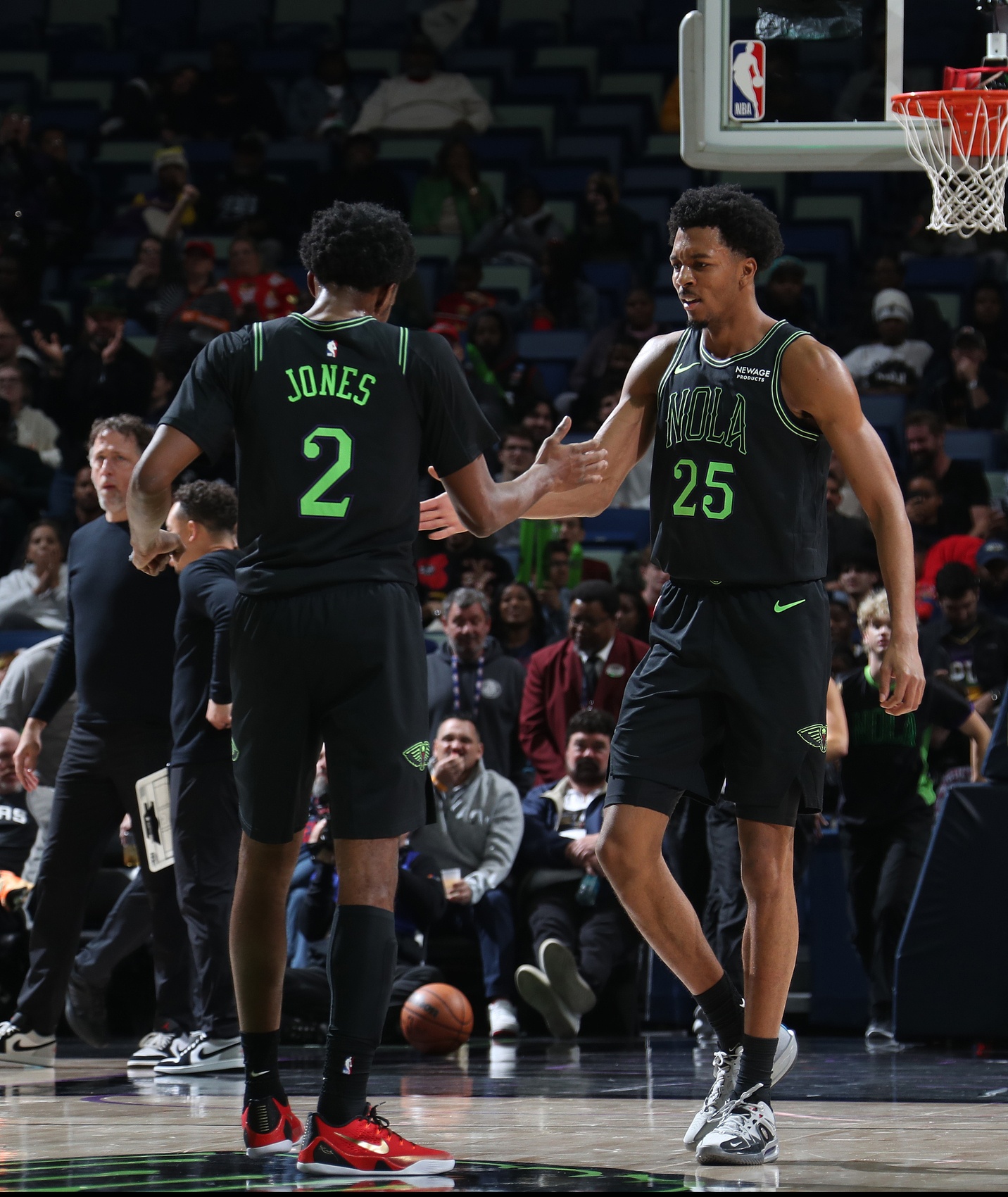 美记：锡安&amp;墨菲&amp;琼斯是非卖品 后两人要价多无保护首轮+天赋球员