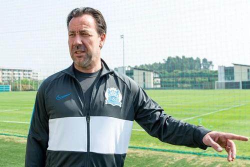 游戏玩法规则-邀请范佩西出任球队助教？广州城：永远别说不可能